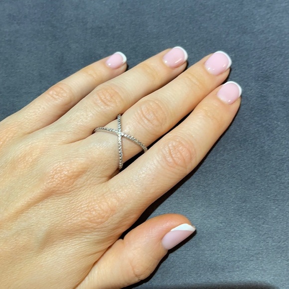 Beautiful ring - Picture 2 of 9